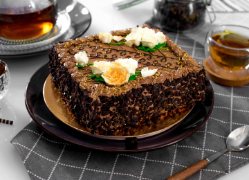 Торт «Карпаты» - тончайшие бисквитные коржи,крем Пражский,оформлен масляным кремом. 